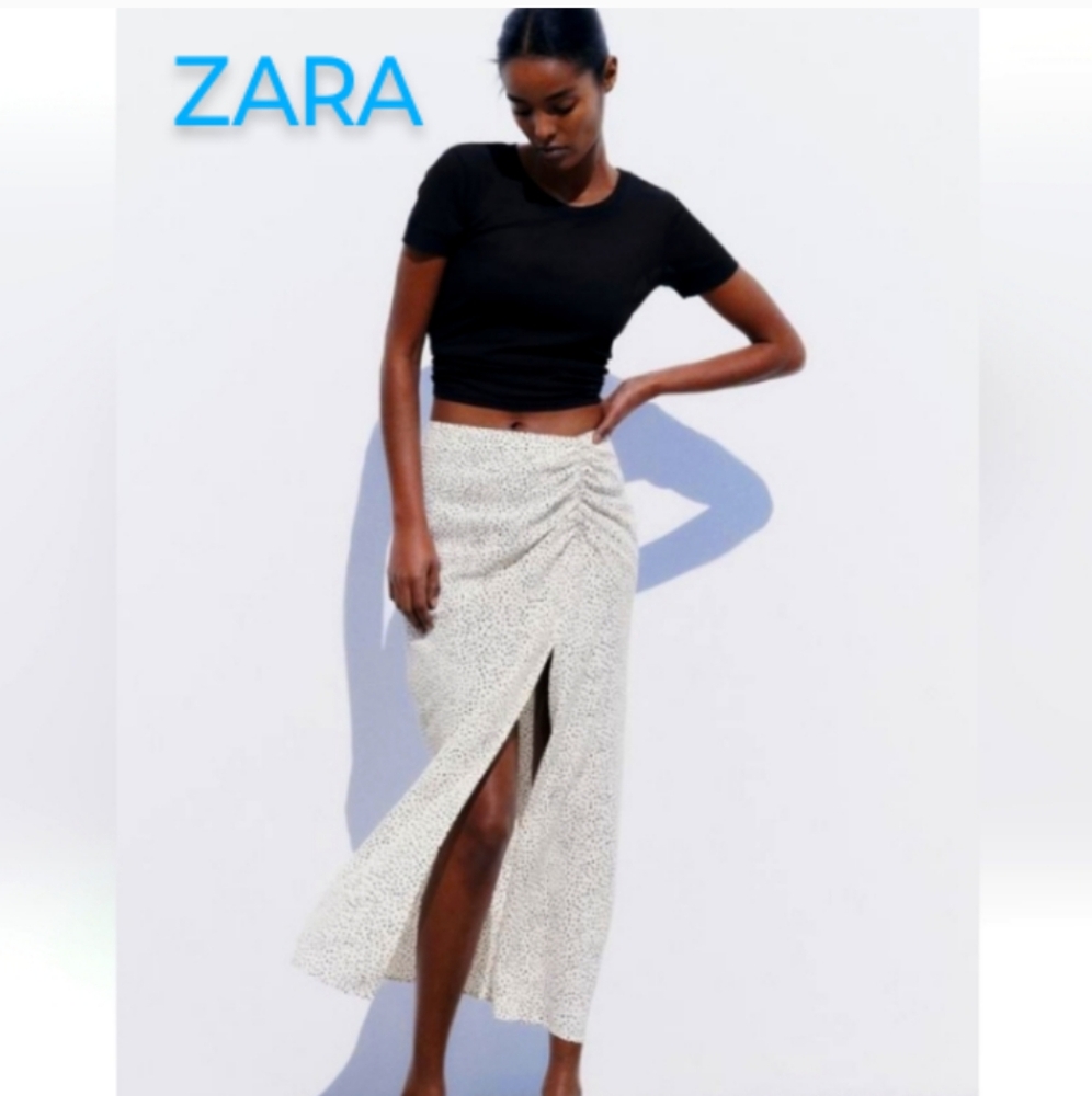 ZARA WHITE AND BLACK MID RUCHED DOTTED SKIRT WITH FRONT SLIT